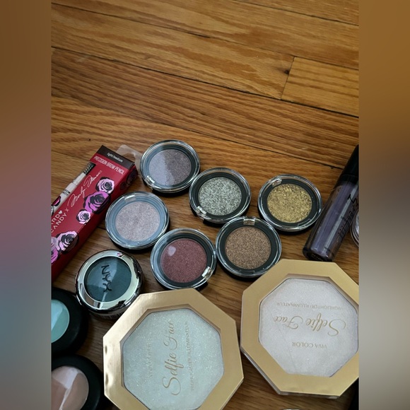 Make up bundle - Picture 3 of 8